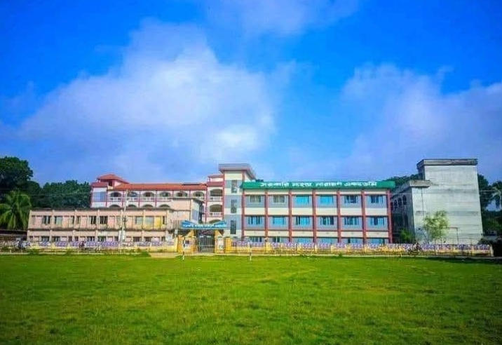 সরকারি মহেন্দ্র নারায়ণ একাডেমীর প্রাক্তন কৃতি শিক্ষার্থী লাইবা তাসনিয়ার সহকারী জজ পদে সুপারিশপ্রাপ্তিতে অভিনন্দন